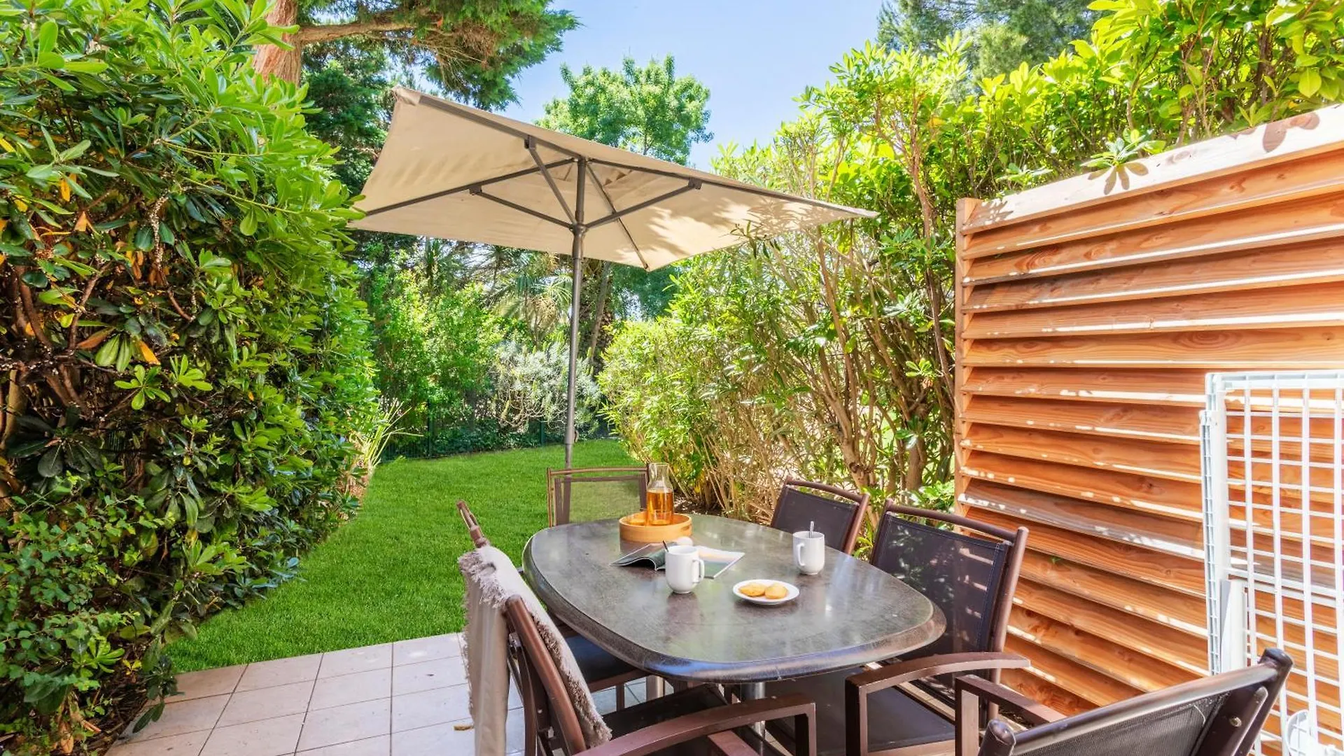 Résidence Pierre&Vacances le Hameau de la Pinède Hyères Appart hôtel